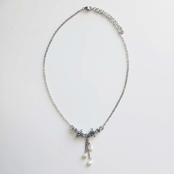 Medieval princess freshwater pearl chainmaille necklace with small silver chain - Picture 9 of 13